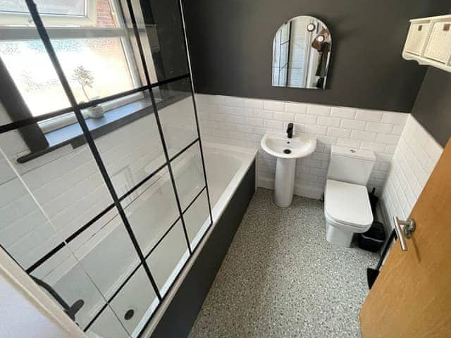 Bathroom | Harbour Loft Apartment, Emsworth, near Havant