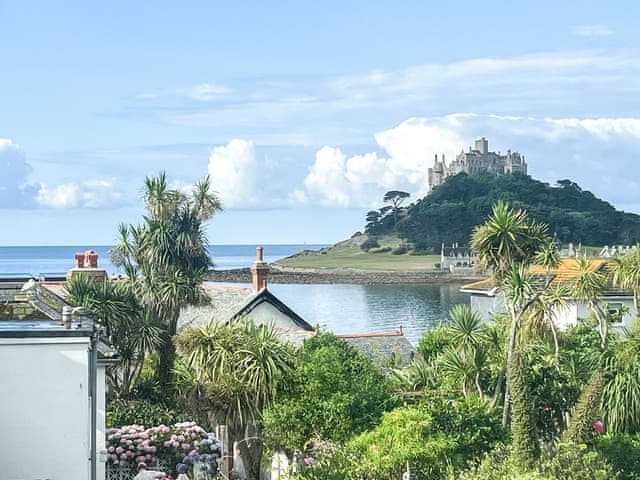 Fabulous views of St Michael’s Mount from the dining room, balcony and kitchen | Seaglass, Marazion
