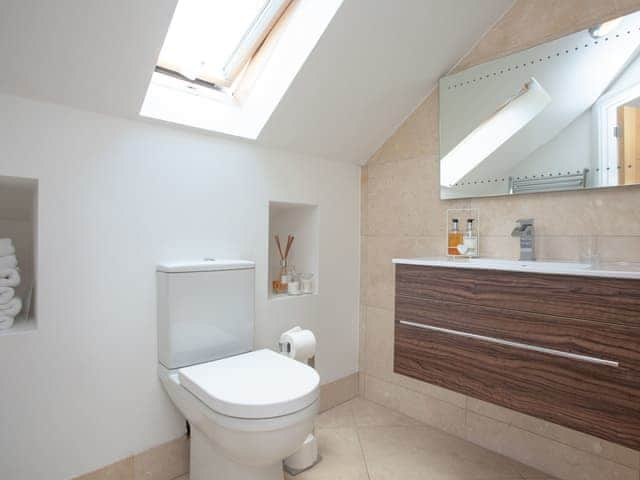 En-suite | Sundance - Horselake Farm Cottages, Cheriton Bishop