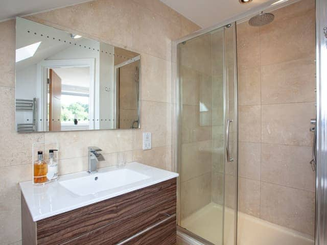 En-suite | Sundance - Horselake Farm Cottages, Cheriton Bishop