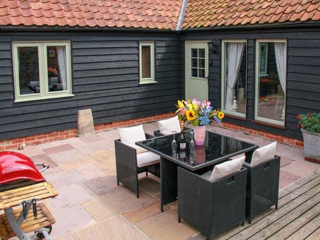 Outdoor area | Stag&rsquo;s Rest - Manor Farm Barns, Witton, near Happisburgh