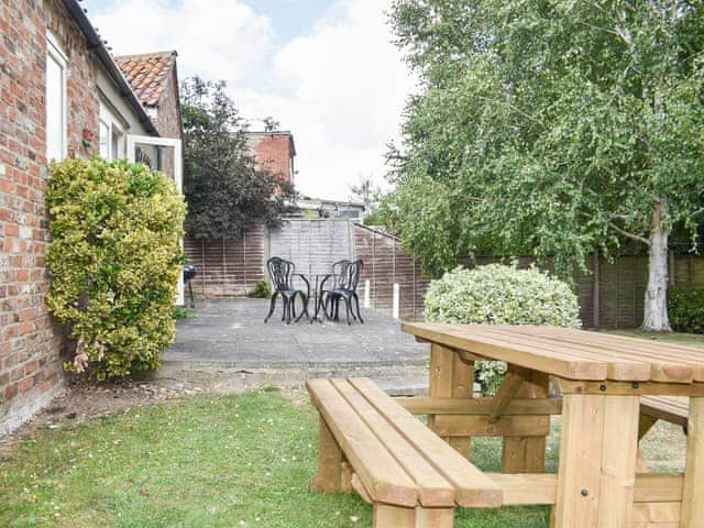 Garden | Church Bell View Cottage - The Bell Hotel Cottages, Burgh le Marsh, near Skegness