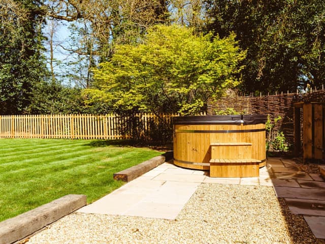 Hot tub | Gatehouse North, Worstead