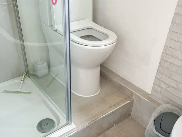 Slightly raised WC please note for accessibility | The Barn, Old Hunstanton