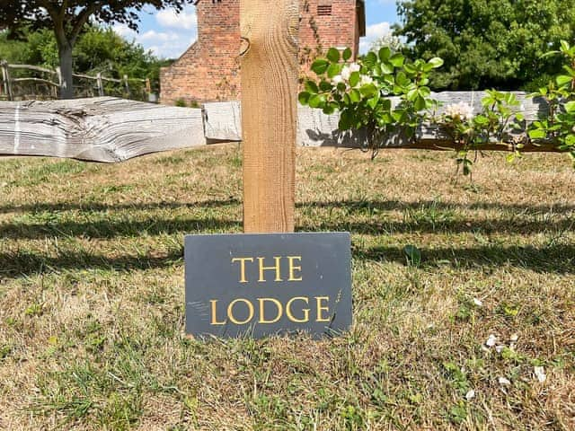 Garden and grounds | The Lodge, Goose Green, Pulborough