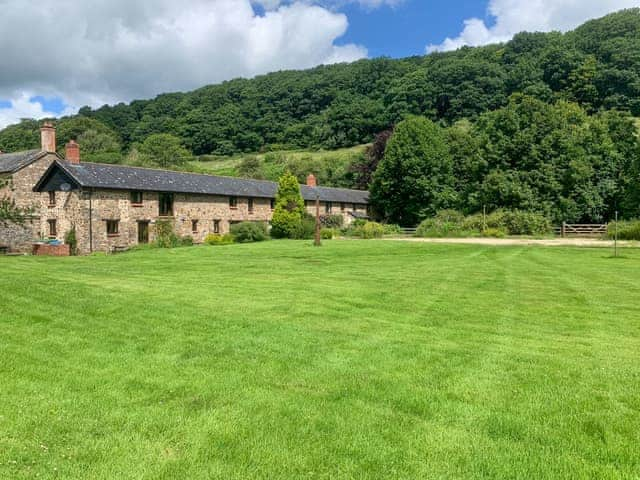 Orchard Barn - 16875, sleeps 29 in Tiverton.