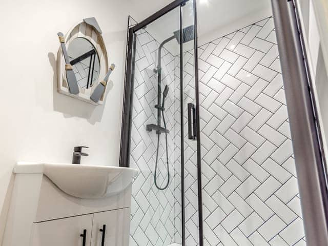 Shower room | The Bluebell - Scalby View Apartments, Scalby