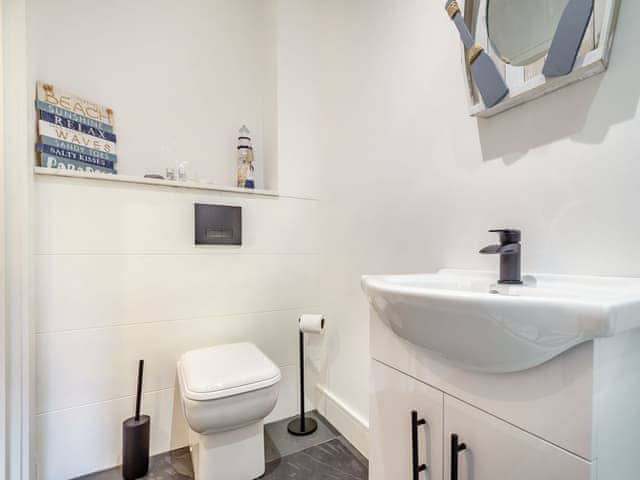 Shower room | The Bluebell - Scalby View Apartments, Scalby