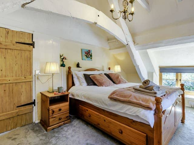 Double bedroom | Honeysuckle Cottage, Axminster