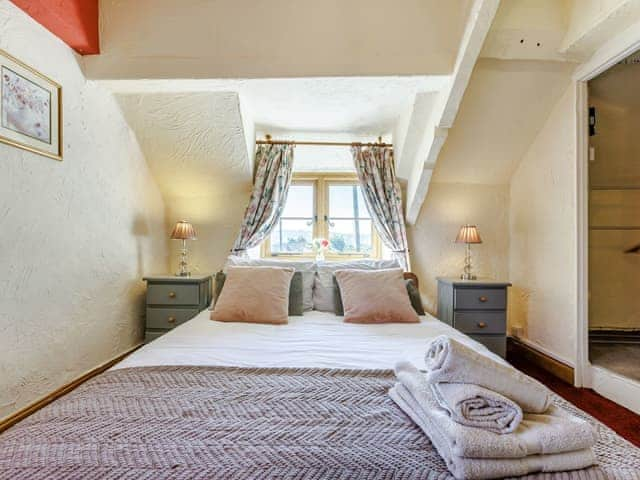 Double bedroom | Honeysuckle Cottage, Axminster