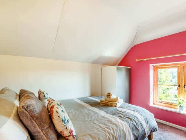 Double bedroom | Honeysuckle Cottage, Axminster