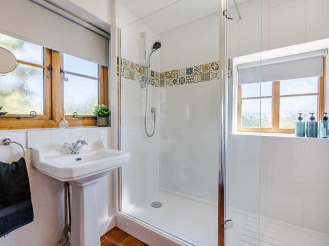 Shower room | Honeysuckle Cottage, Axminster