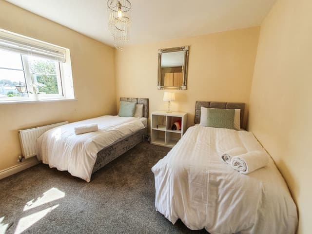 Twin bedroom | Mont Blanc House, Braunton