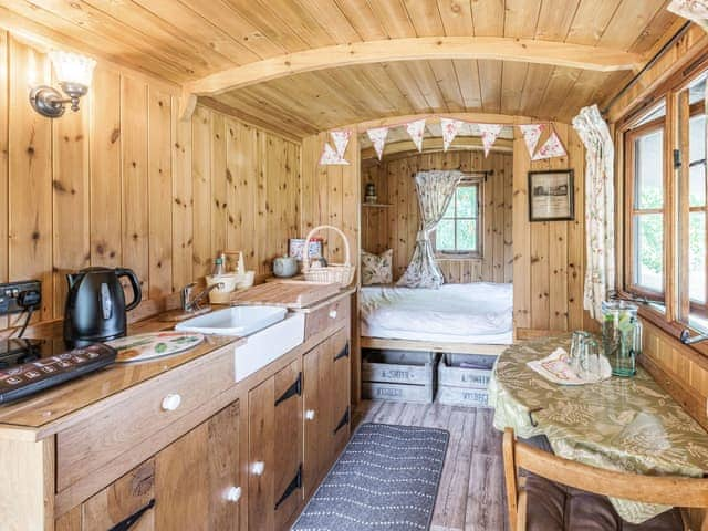 Kitchen/diner | The Kingfisher - Longwool Shepherds Huts, Old Woodhall