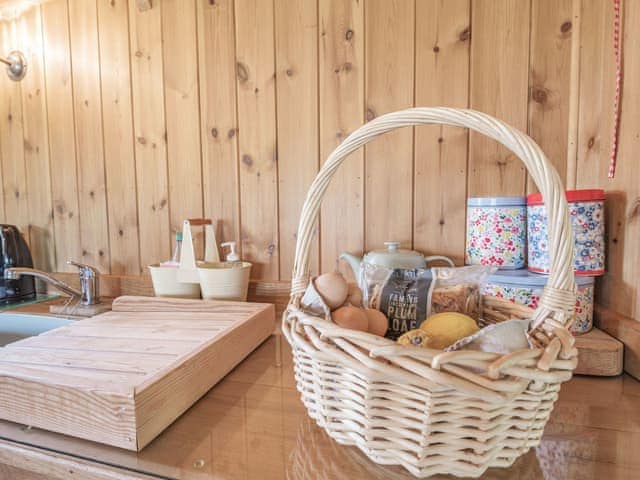 Kitchen/diner | The Kingfisher - Longwool Shepherds Huts, Old Woodhall