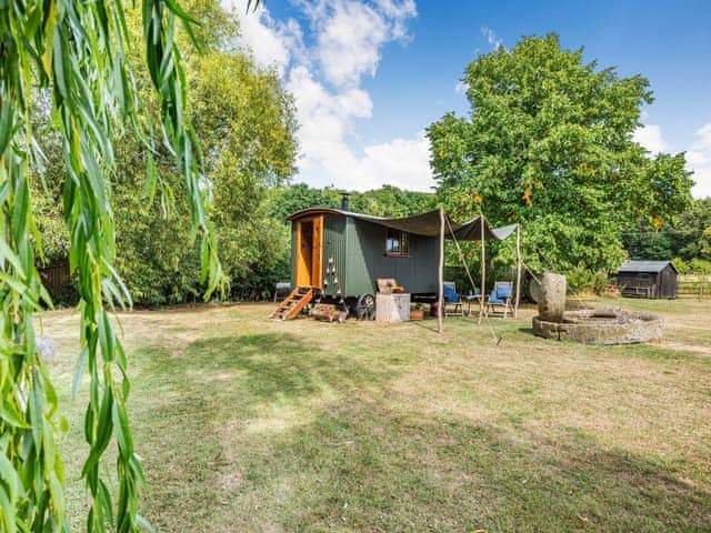 Exterior | The Kingfisher - Longwool Shepherds Huts, Old Woodhall