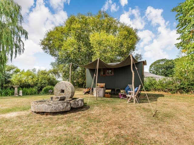 Exterior | The Kingfisher - Longwool Shepherds Huts, Old Woodhall