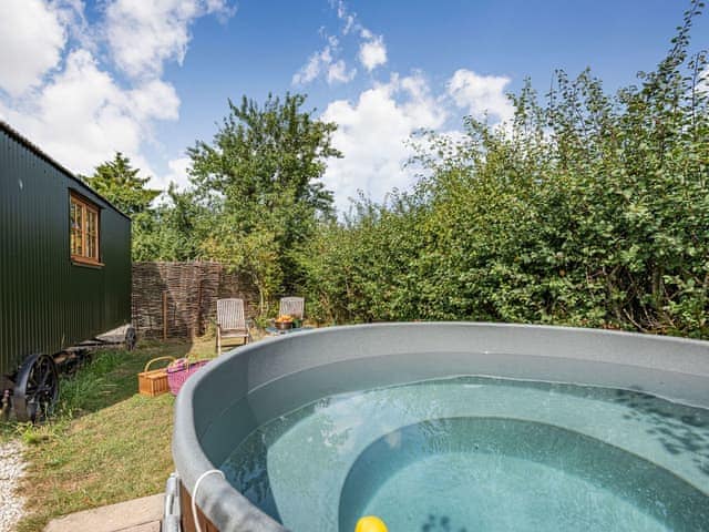 Hot tub | The Nuthatch - Longwool Shepherds Huts, Old Woodhall