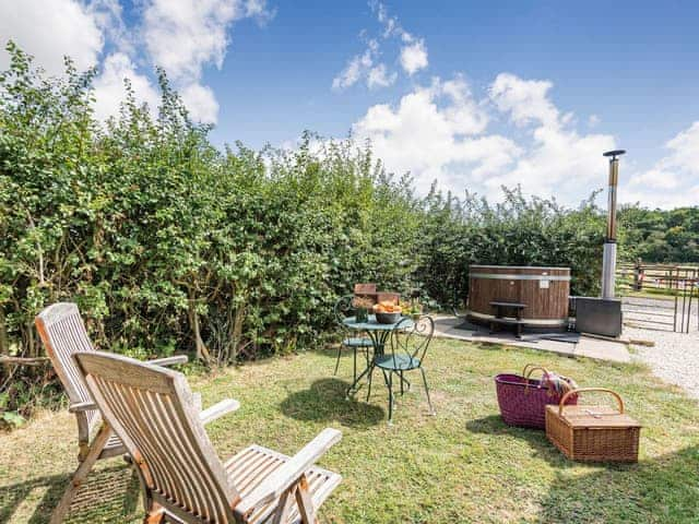 Sitting-out-area | The Nuthatch - Longwool Shepherds Huts, Old Woodhall