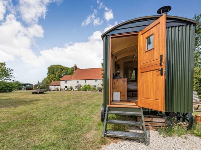 Exterior | The Nuthatch - Longwool Shepherds Huts, Old Woodhall