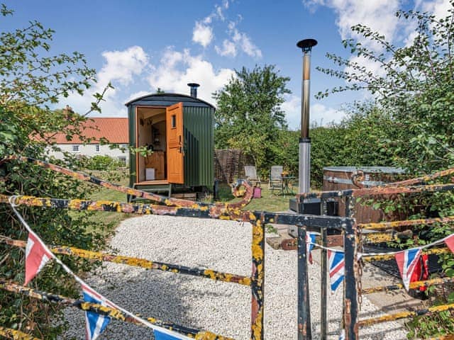 Exterior | The Nuthatch - Longwool Shepherds Huts, Old Woodhall