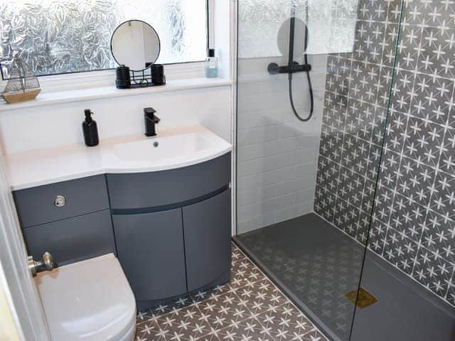 Shower room | Gull House, Lydd-on-Sea, near Dungeness