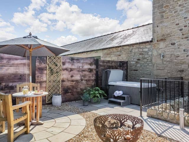 Hot tub | The Granary - Sykelands Cottages, Dalton