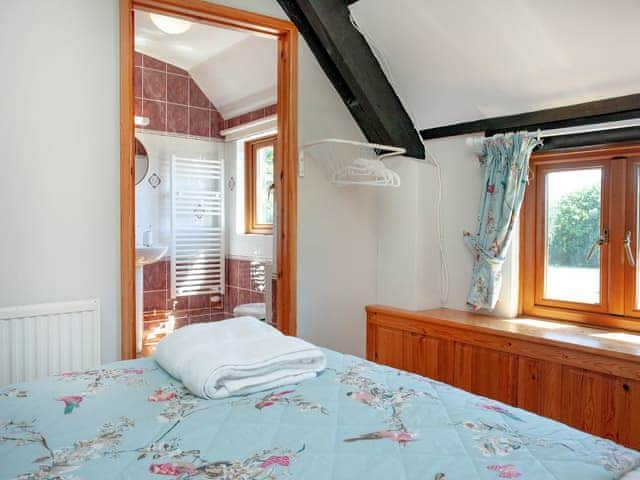 Double bedroom | Four Seasons Cottage, Torrington