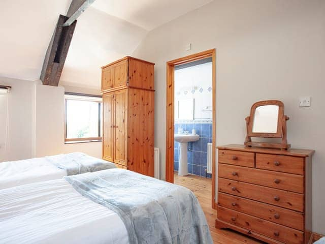 Family bedroom | Four Seasons Cottage, Torrington