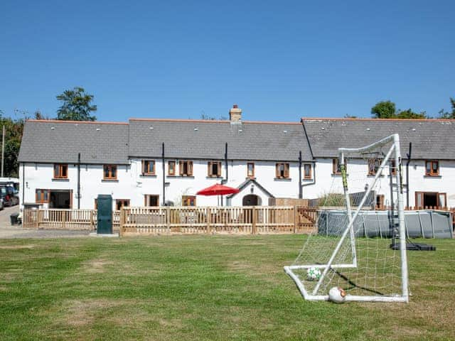 Exterior | Four Seasons Cottage, Torrington