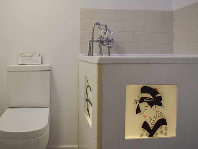 Bathroom | Piglet Lodge, Battle