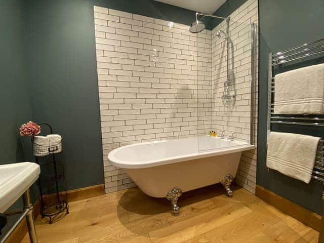 Bathroom | The Granary - Sykelands Cottages, Dalton