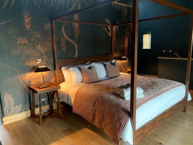 Four Poster bedroom | The Richmond - Sykelands Cottages, Dalton