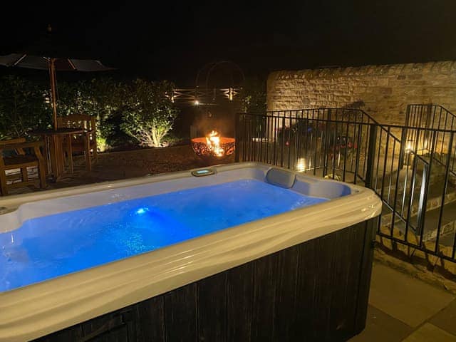 Hot tub | The Richmond - Sykelands Cottages, Dalton