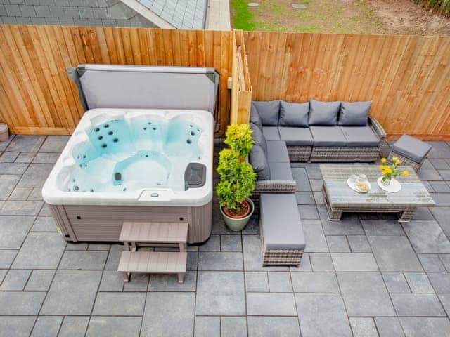 Hot tub | Roughtor House - Starling Stays, Camelford