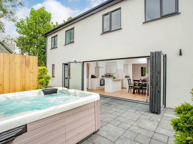 Hot tub | Roughtor House - Starling Stays, Camelford