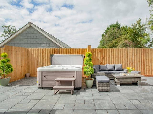 Hot tub | Roughtor House - Starling Stays, Camelford