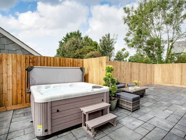 Hot tub | Roughtor House - Starling Stays, Camelford