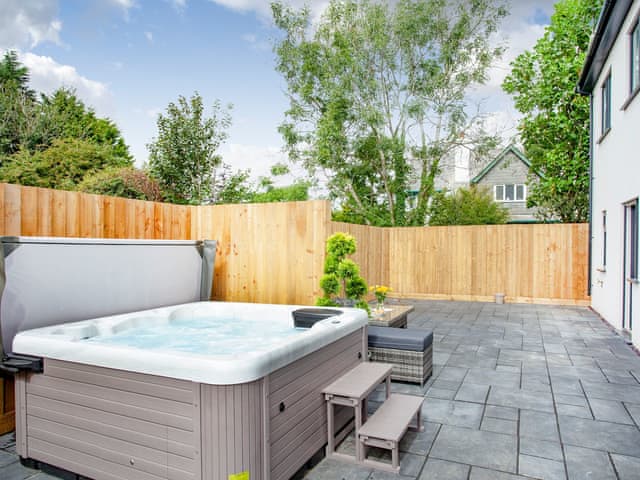 Hot tub | Roughtor House - Starling Stays, Camelford