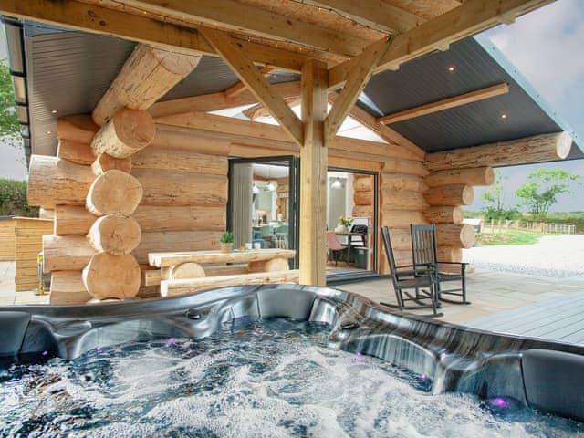 Hot tub | Frankaborough Lodge - Frankaborough, Lifton