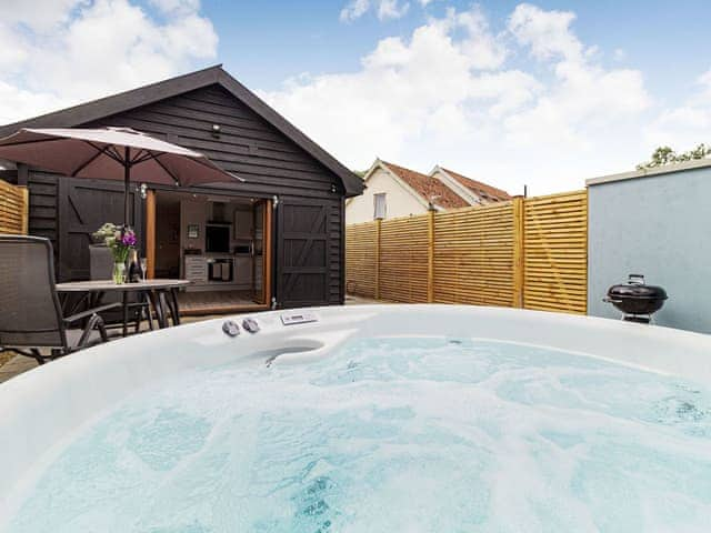 Hot tub | Wisteria Lodge - Roydon Retreats, Roydon, near Diss