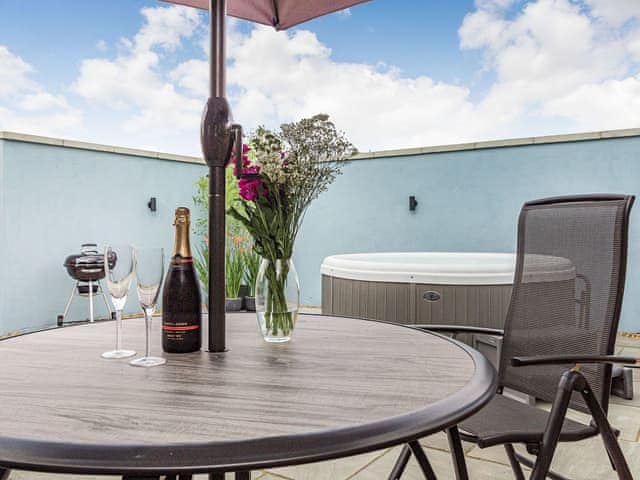 Outdoor area | Wisteria Lodge - Roydon Retreats, Roydon, near Diss