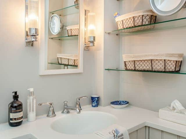 Shower room | Owl Cottage, Amberley