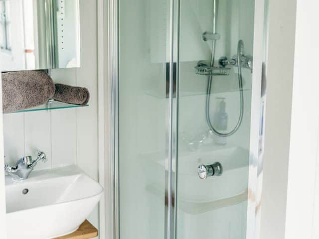 Shower room | Phoebe&rsquo;s Folly - Kernow Retreats, Milton Abbot, near Tavistock