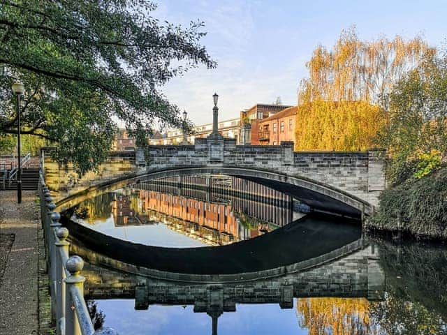 Norwich River Yare walk by the mill | Elm Barn Lodge - Elm Barn, Freethorpe