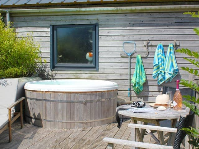 Hot tub | The Cowshed, Liskeard