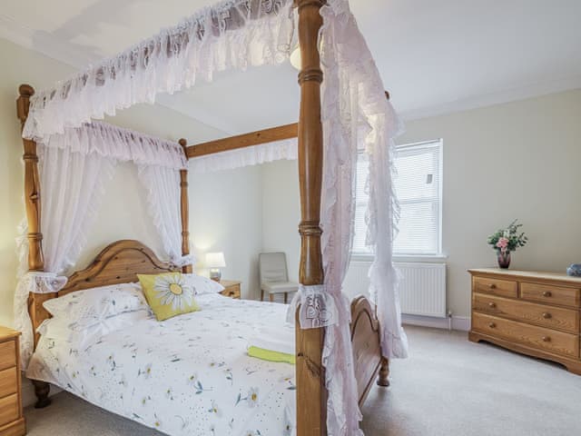 Four Poster bedroom | Chestnut Grange, Barrow, nr Bury St Edmunds