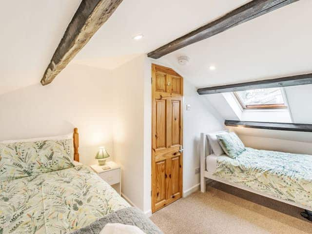 Twin bedroom | Quince Cottage, Flookburgh, near Grange-over-Sands