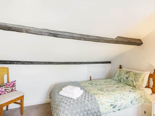 Twin bedroom | Quince Cottage, Flookburgh, near Grange-over-Sands