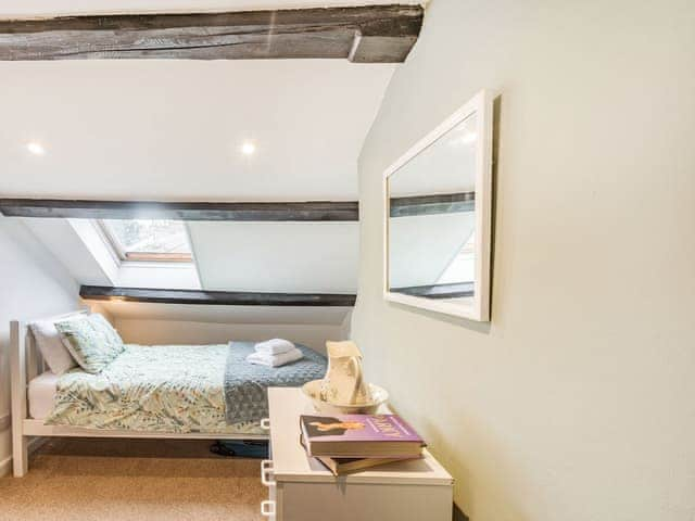 Twin bedroom | Quince Cottage, Flookburgh, near Grange-over-Sands